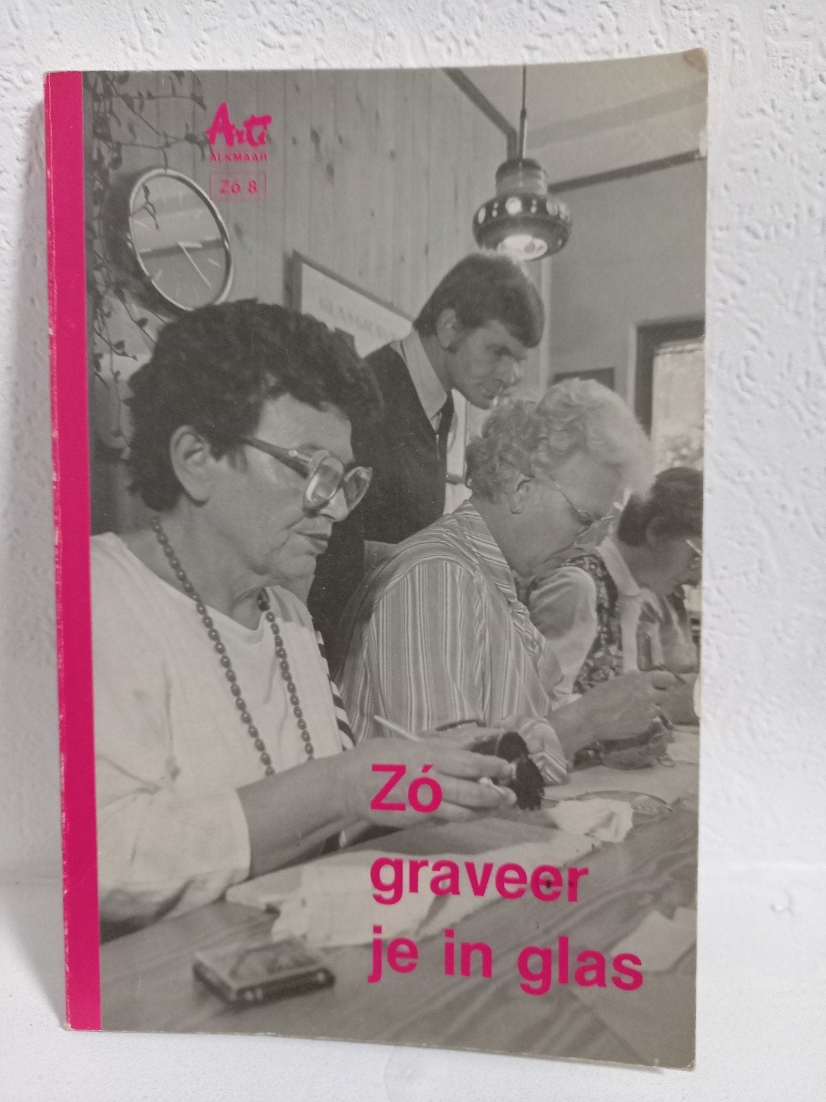 Boekje : Zo graveer je in glas - J van leeuwen, Ophalen of Verzenden, Gelezen