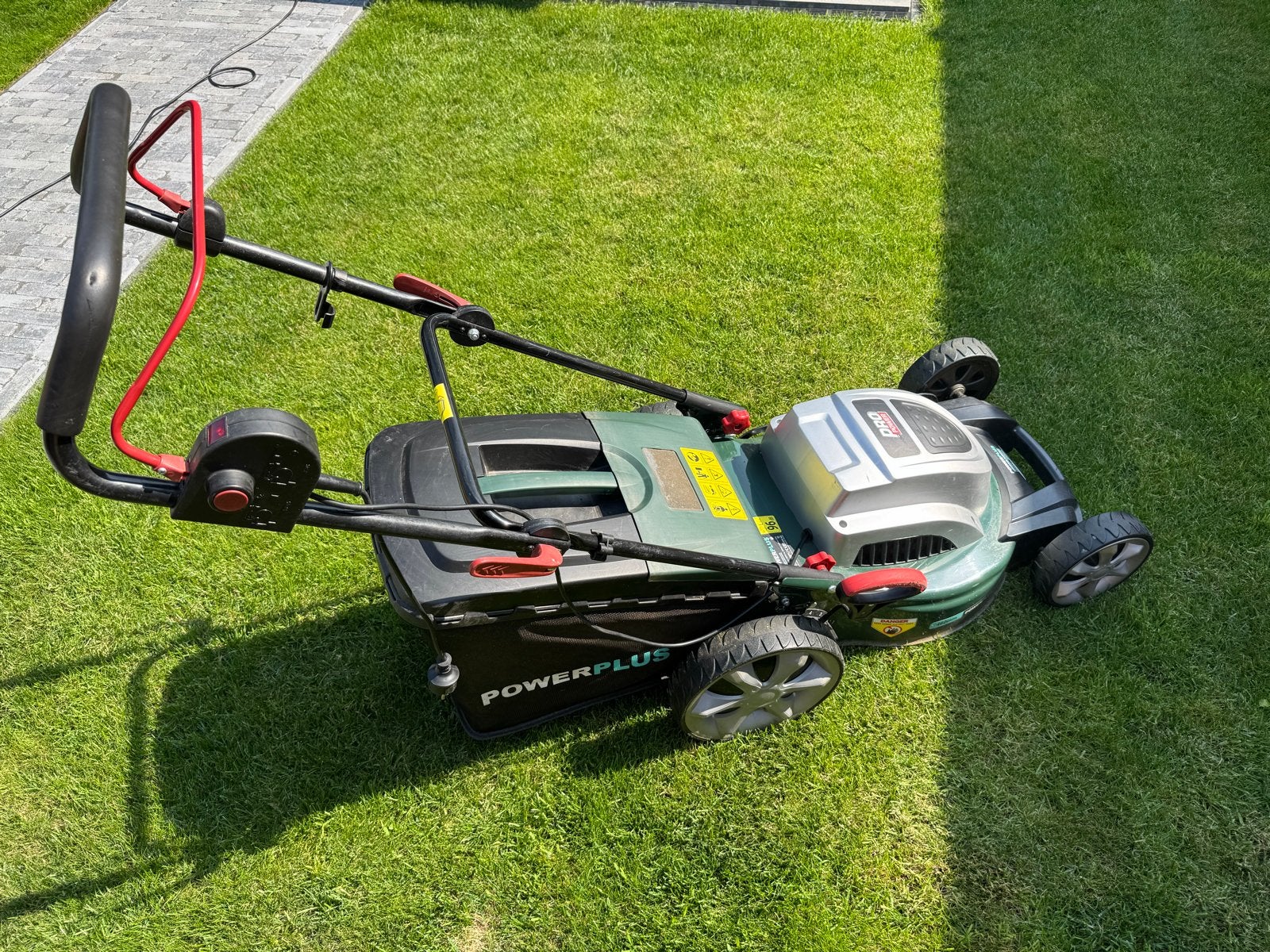 Powerplus elektrische grasmaaier met opvangzak, Ophalen, Cirkelmaaier, Gebruikt, Elektrische grasmaaier