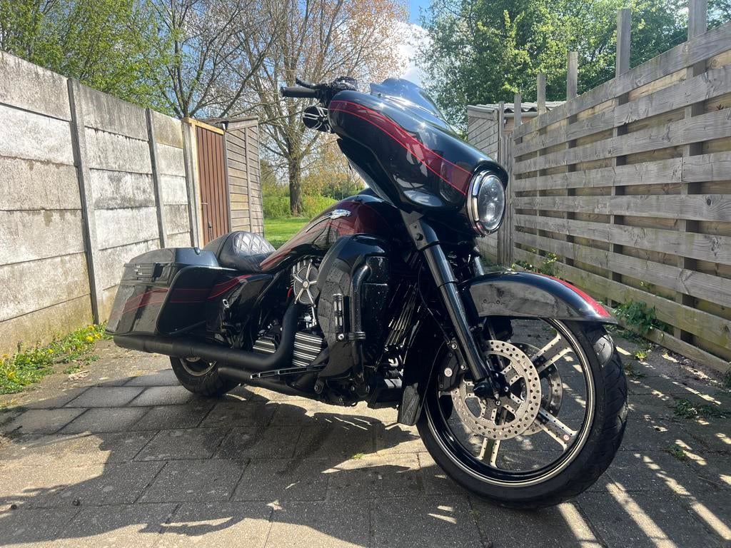 Harley davidson streetglide cvo bagger dikste van nederland, Motoren, Motoren | Harley-Davidson, 2 cilinders, 1690 cc, Occasion