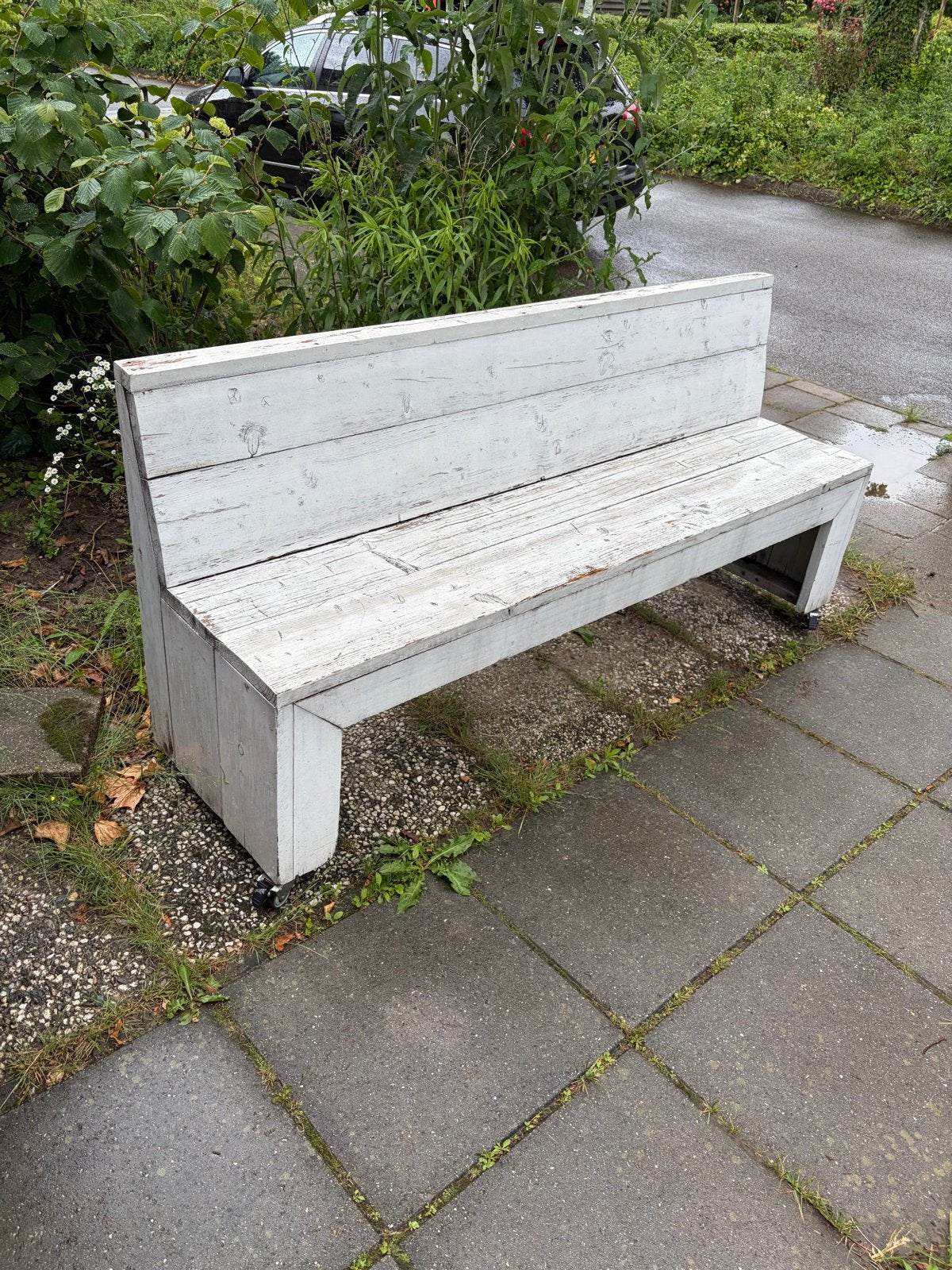 Leuke 4-persoons steigerhouten bankjes met dubbele wieltjes, Ophalen of Verzenden, Gebruikt, Hout