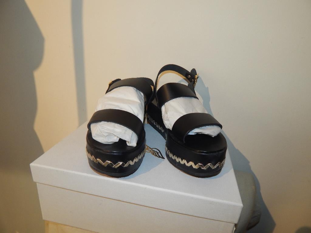 Ancient Greek Sandals zwart leer dikke zool goud accent 37, Kleding | Dames, Verzenden, Zwart, Ancient greek sandals, Sandalen of Muiltjes