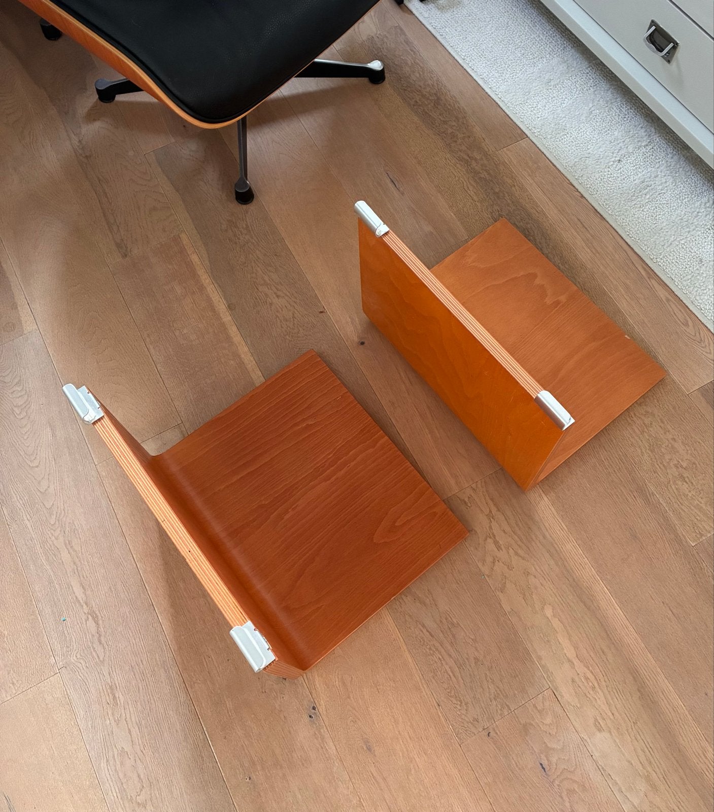 Twee Auping Auronde bijzettafeltjes / aanhangtafeltjes, Ophalen, Minder dan 45 cm, Minder dan 55 cm, Gebruikt