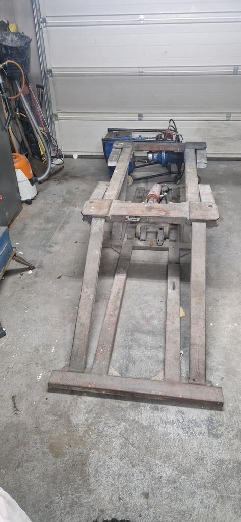 Hydraulische schaarlift / hefbrug voor voertuigen, Ophalen