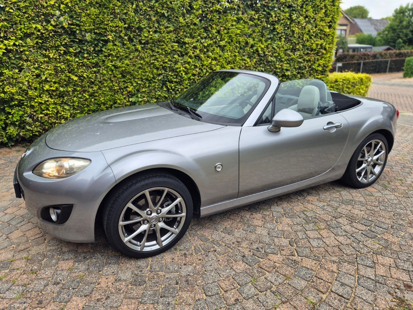 Mazda MX-5 1.8 2011 62.350km, Auto's, Achterwielaandrijving, 4 cilinders, Cabriolet, 49 €/maand