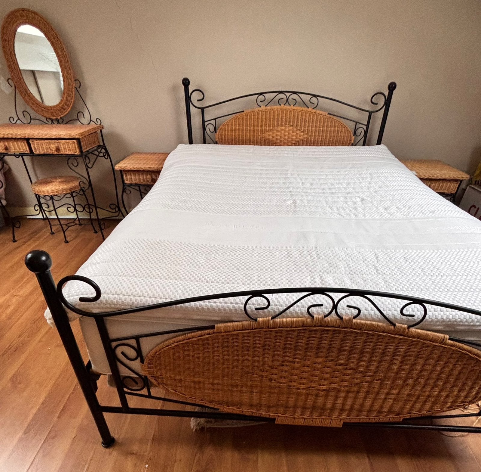 Metalen bed met riet, Ophalen, Gebruikt, Zwart, Tweepersoons