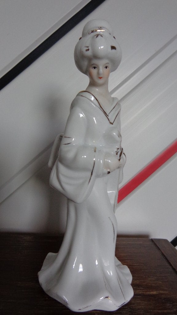 Beeldje Geisha gemerkt, Ophalen, Zo goed als nieuw, Mens