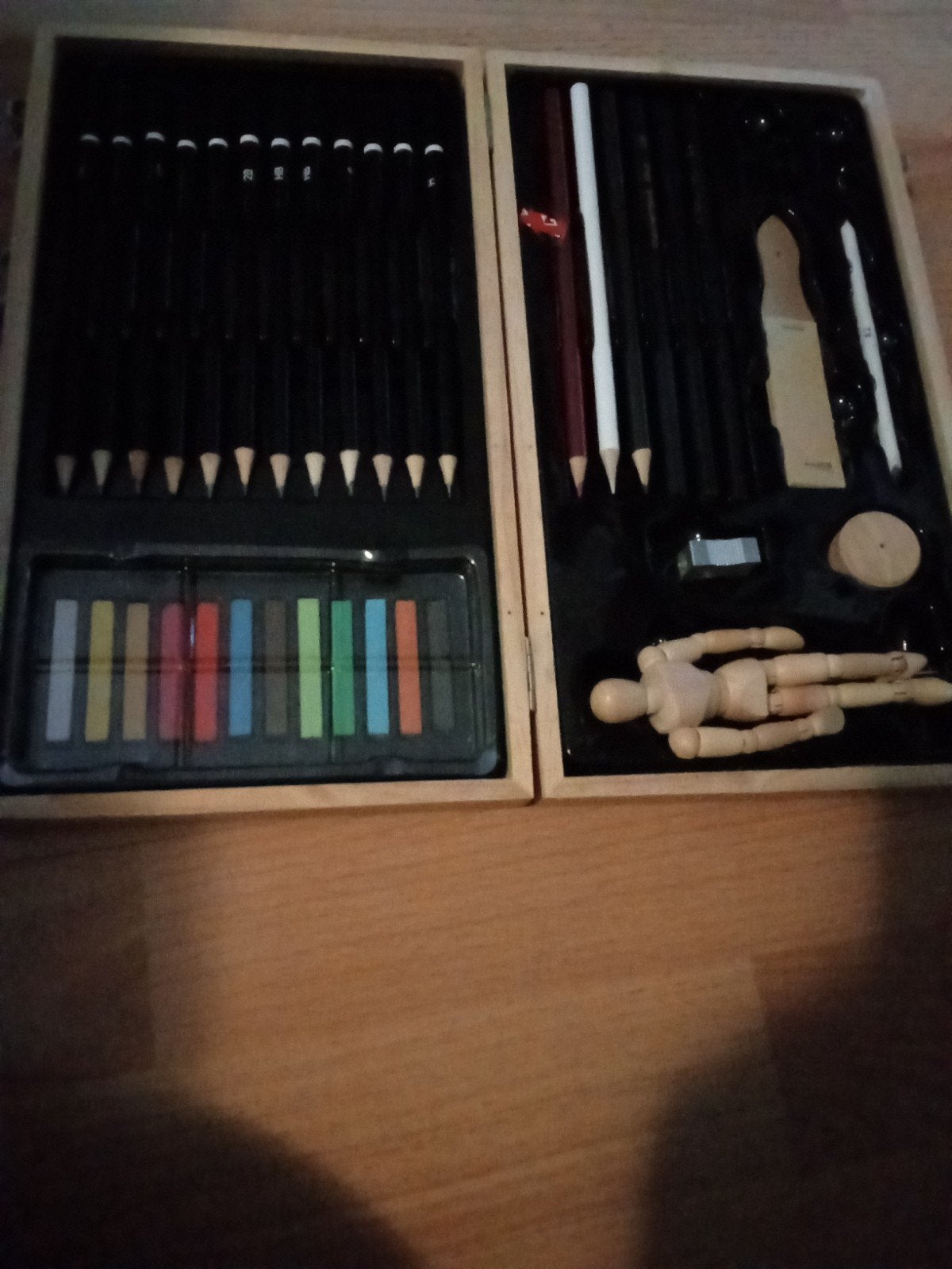 Tekenset met potloden, pastelkrijt en paspop, Ophalen of Verzenden, Gebruikt, Overige typen