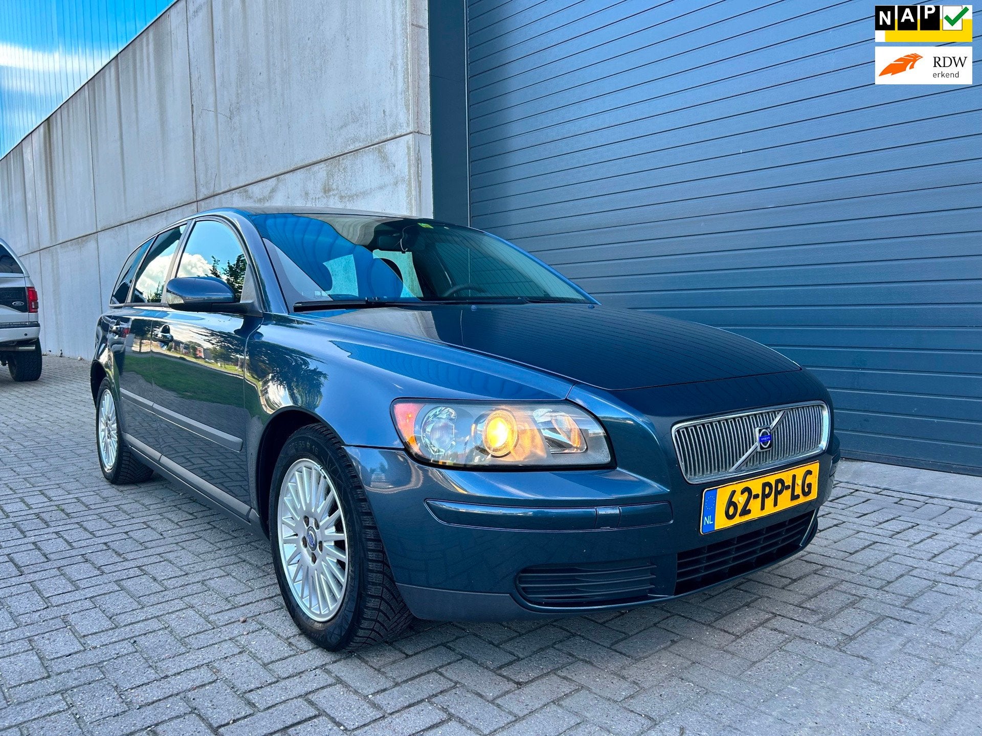 Volvo V50 2.4i AUT CLIMA PDC NAP, Stof, Gebruikt, 700 kg, Blauw