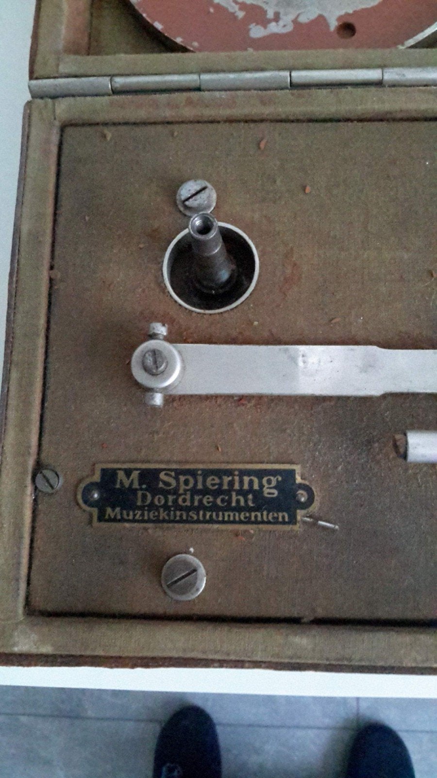 Antieke draagbare grammofoon M. Spiering Dordrecht, Ophalen