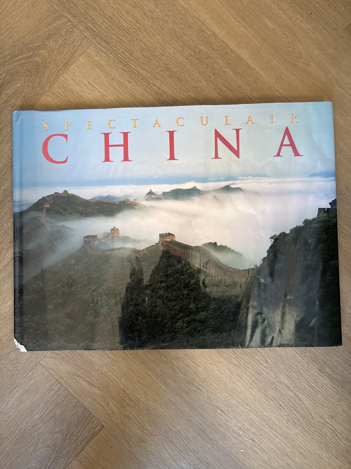 Spectaculair China - Prachtig geïllustreerd reisboek, Boeken, Overige merken, Ophalen of Verzenden, Zo goed als nieuw, Reisgids of -boek
