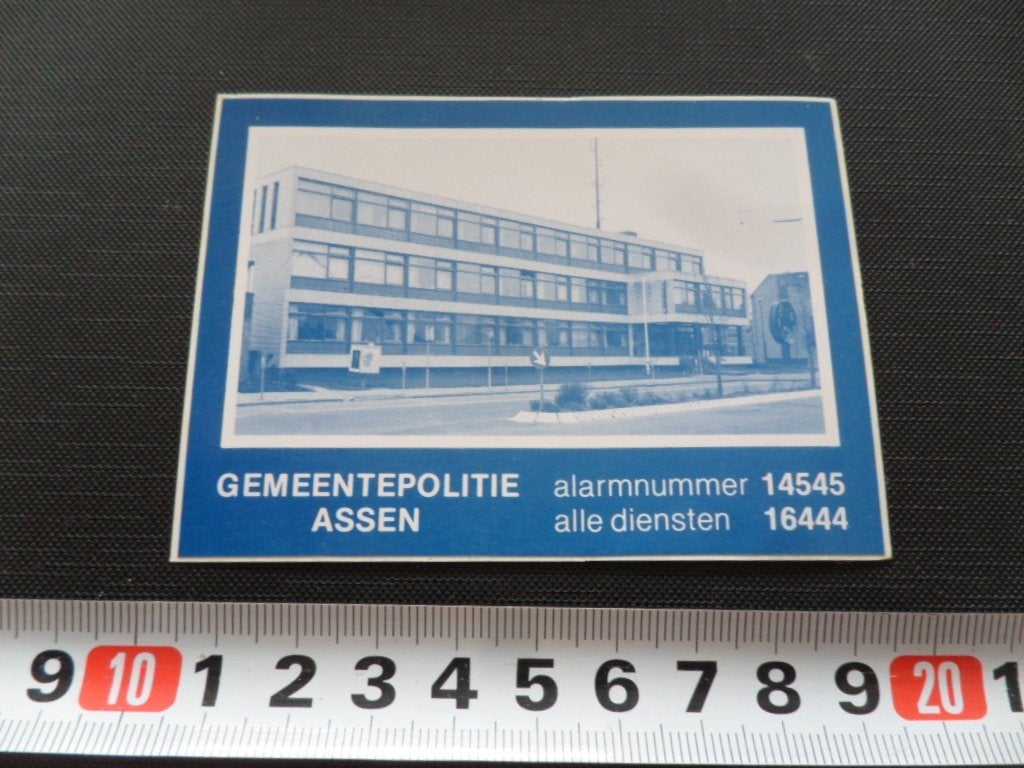 sticker Politie Gemeentepolitie Assen foto bureau *, Ophalen, Zo goed als nieuw