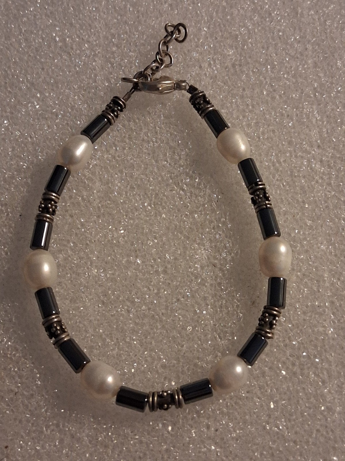 Armband met Parel/Haematiet steen -- lengte 17 cm, Ophalen of Verzenden, Nieuw, Wit, Overige materialen