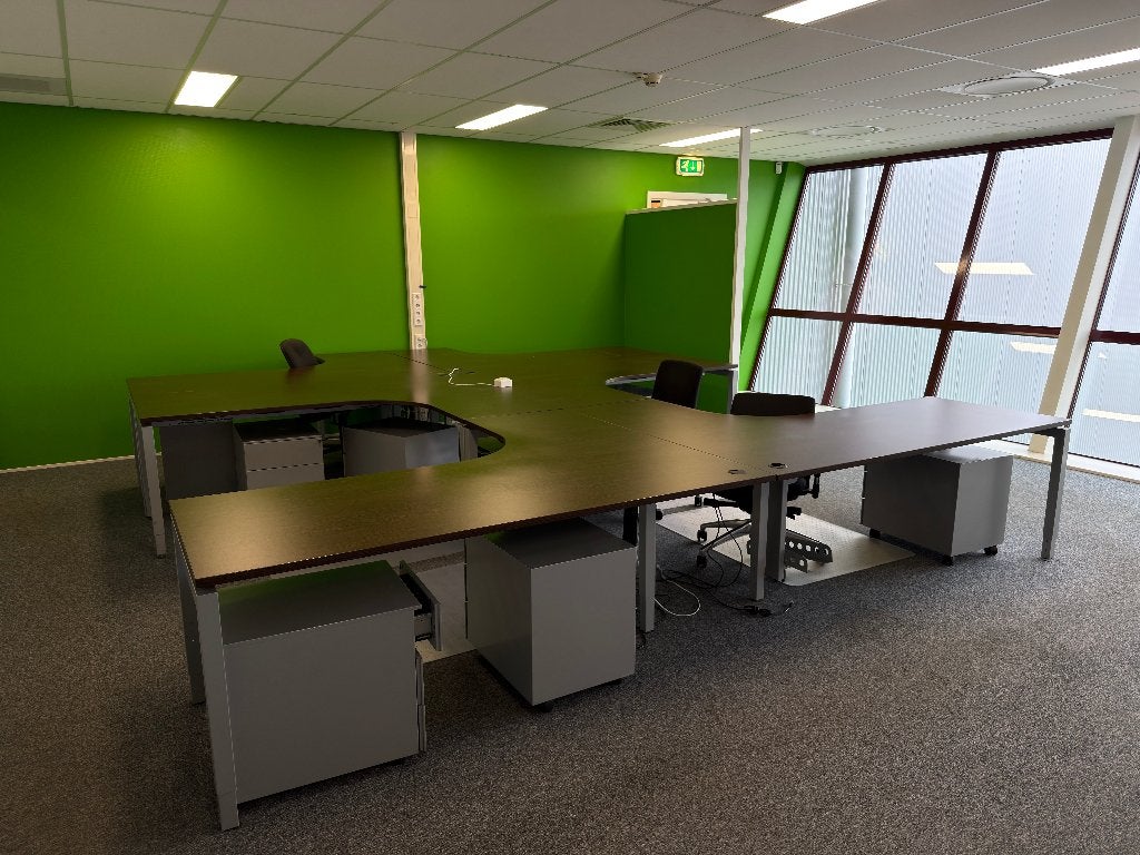 6x Walnoot hoekbureau met grijs onderstel en ladekasten, Ophalen, Gebruikt, Spaanplaat of MDF, Hoekbureau