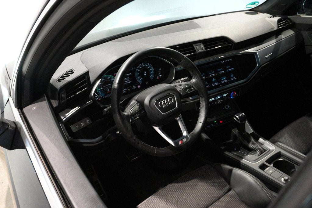 Audi Q3 45 TFSI e S edition Stoelverwarming|ACC| S-Line, Auto's, Audi, Gebruikt, 150 pk, Zwart, Plug-in hybride
