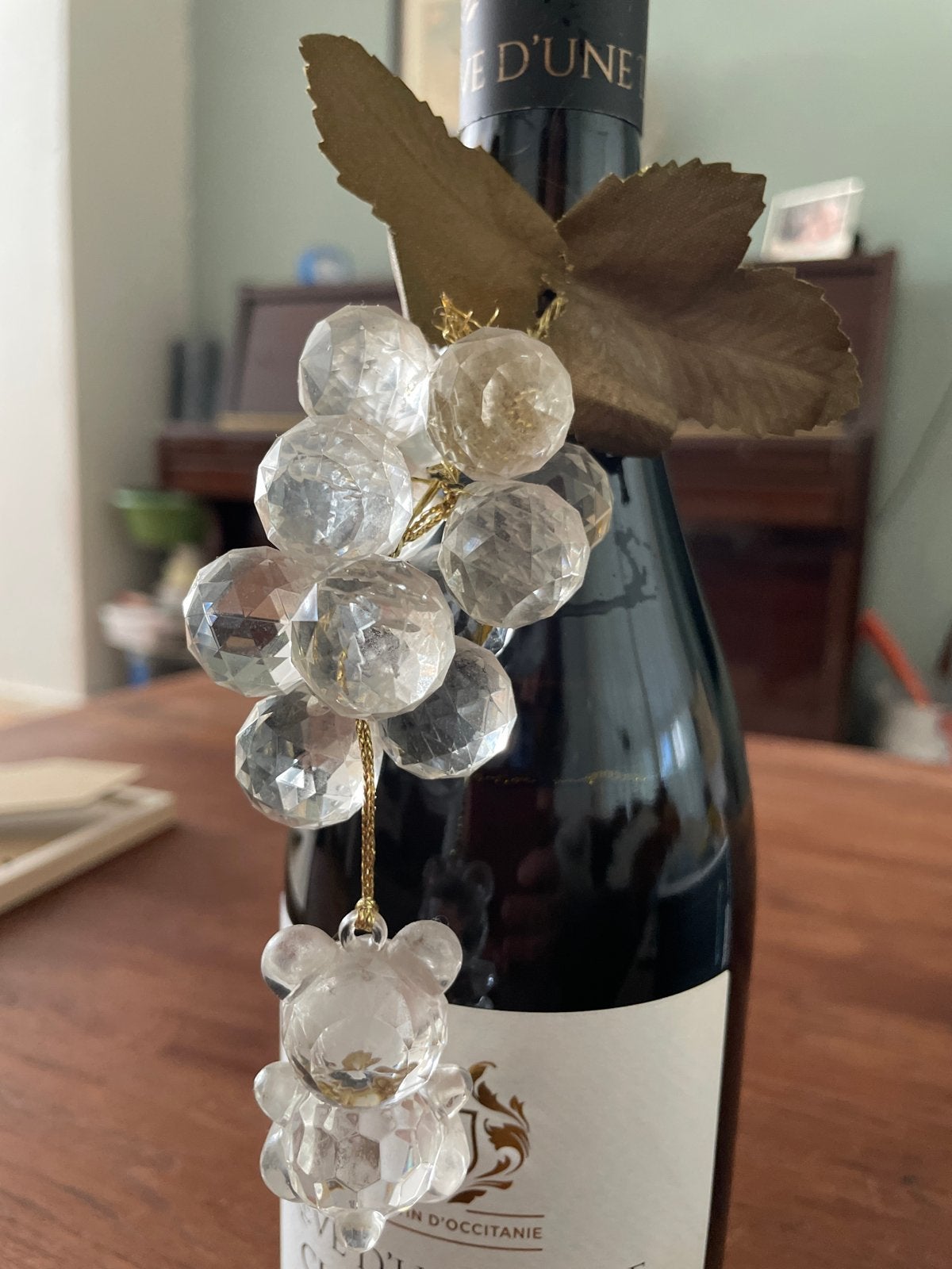 Decoratieve wijnhanger met kristallen druiven en beertje, Ophalen, Zo goed als nieuw