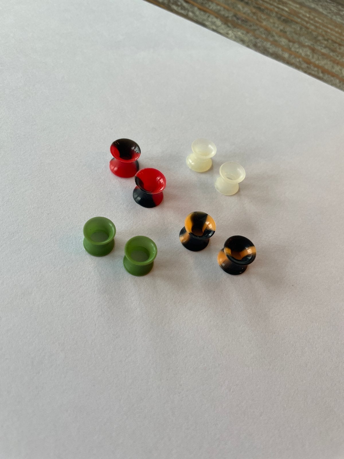 4x Flexibele Oortunnels 6mm - Diverse Kleuren, Ophalen of Verzenden, Nieuw, Overige materialen, Oor- of Traguspiercing