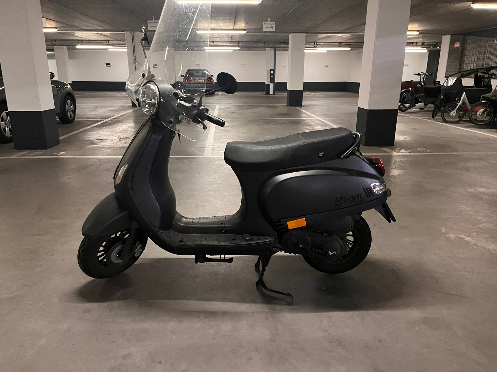 **AGM VX50 Bromfiets – Mat Grijs – Slechts 10.000 km!**, Ophalen, Gebruikt, Maximaal 45 km/u, Benzine