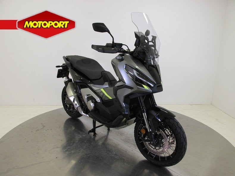 Honda X-ADV750 (bj 2024), Scooter, Bedrijf, Honda Nederland BV, Capronilaan 1
1119 NN  Schiphol-Rijk, NL