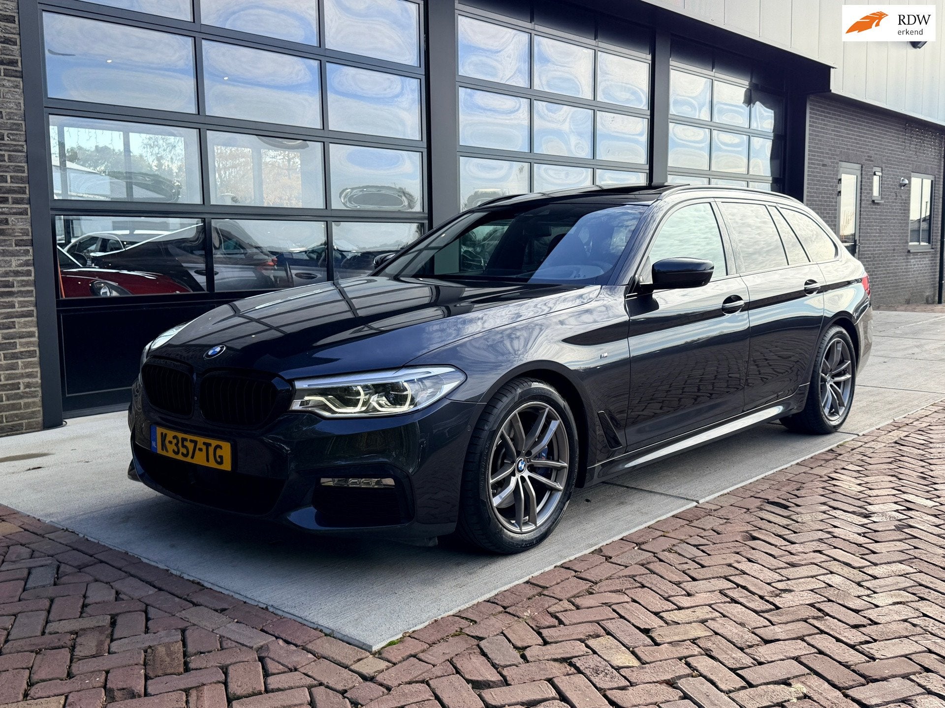 BMW 5-serie Touring 530i High Executive | Alcantara | Pano |, Auto's, Automaat, 1998 cc, Achterwielaandrijving, Gebruikt