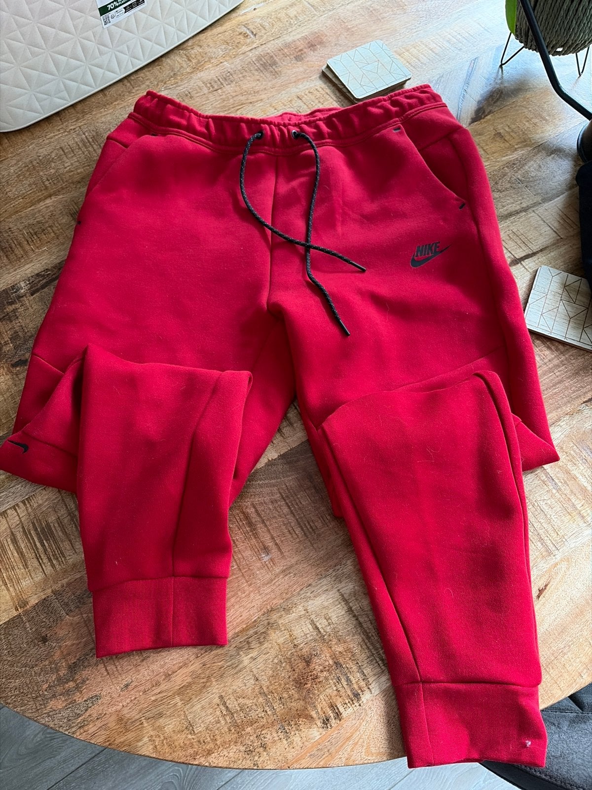 NOOIT gedragen :Nike Tech Fleece Joggingbroek Rood Maat L, Ophalen of Verzenden, Nieuw, Overige kleuren, Overige jeansmaten