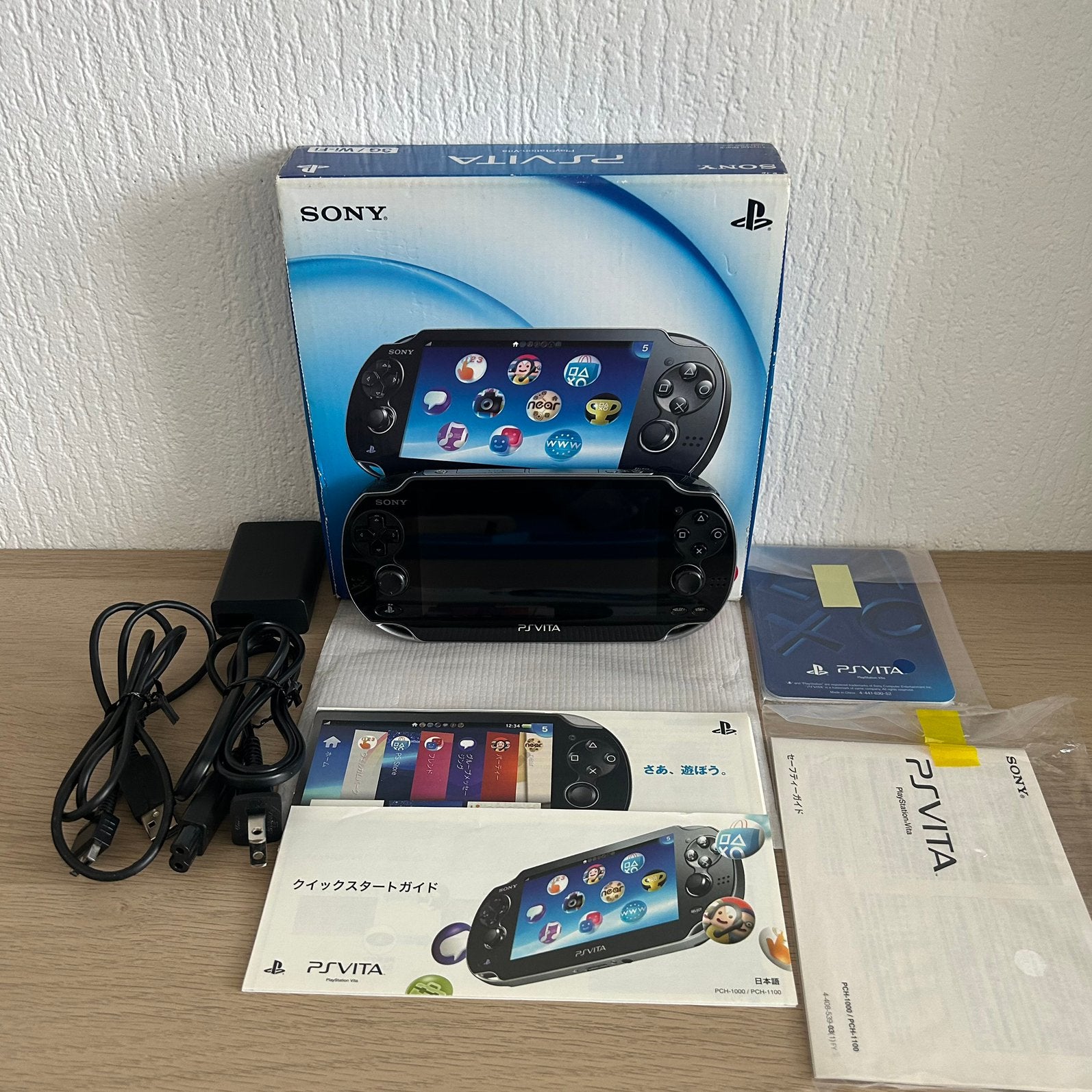 PS Vita Crystal Black PCH-1100 3G/Wi-Fi (Docomo Ed. In Doos), Spelcomputers en Games, Spelcomputers | Sony PlayStation Vita, Verzenden