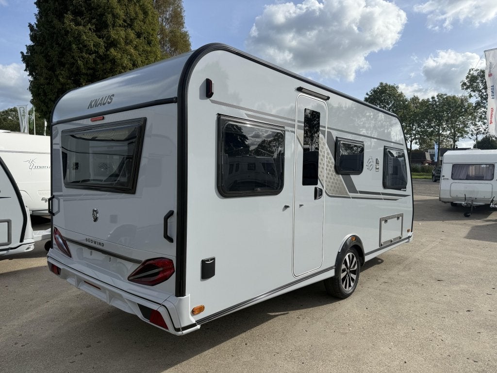 Knaus Sudwind Black Selection 460 EU +vloerverwarming+HCR ma, Bedrijf, Serviceluik, 5 tot 6 meter, Knaus