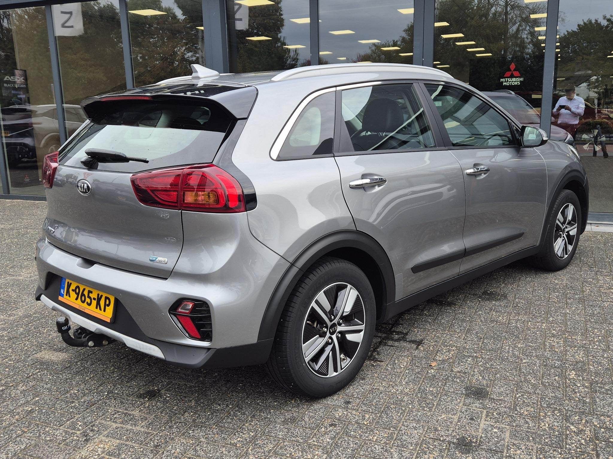 Foto 2 van Kia Niro 1.6 GDi Hybrid DynamicLine | Automaat | Trekhaak |