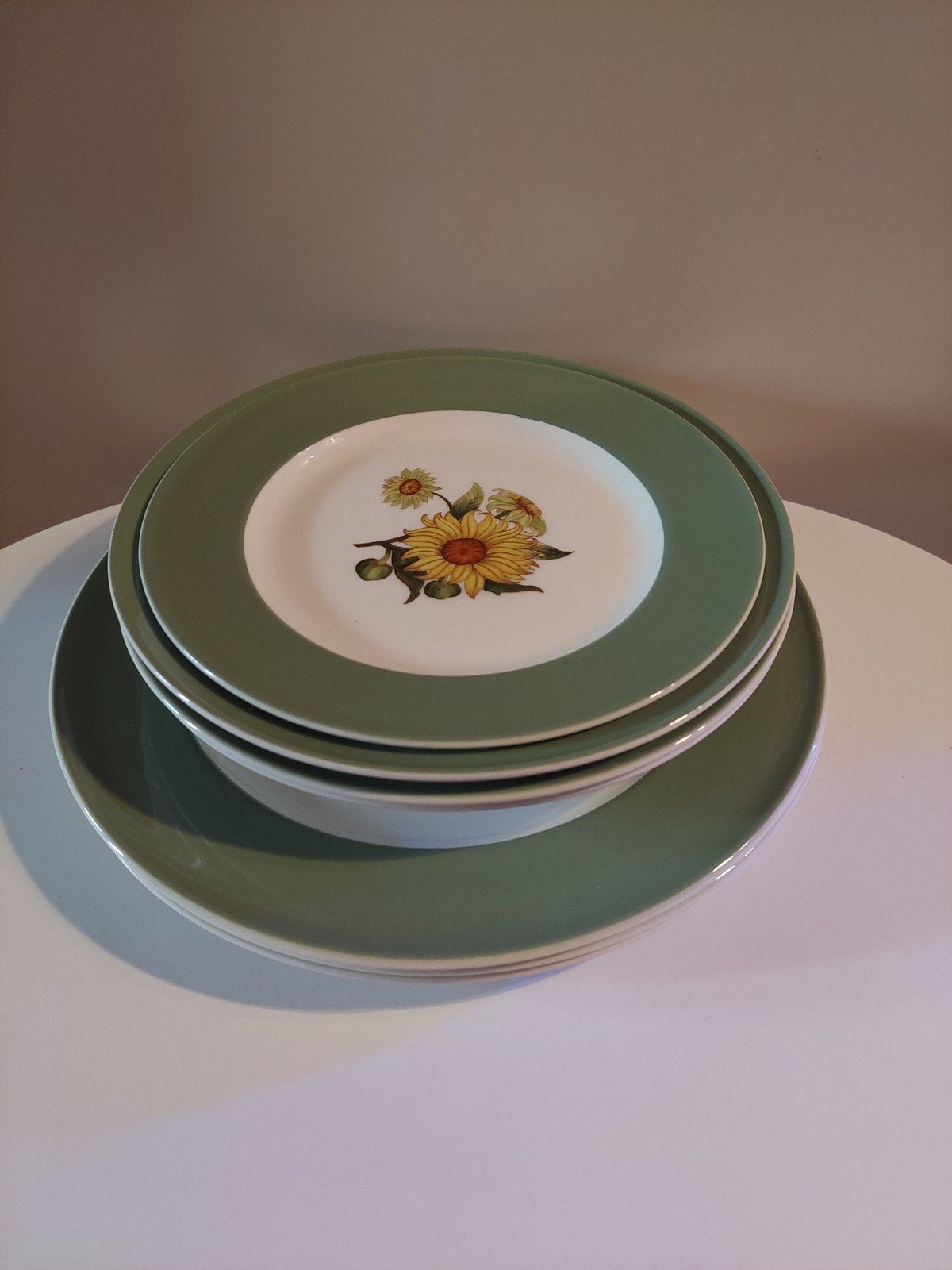 Wedgwood Sunflower borden, Ophalen of Verzenden, Porselein, Bord of Schaal