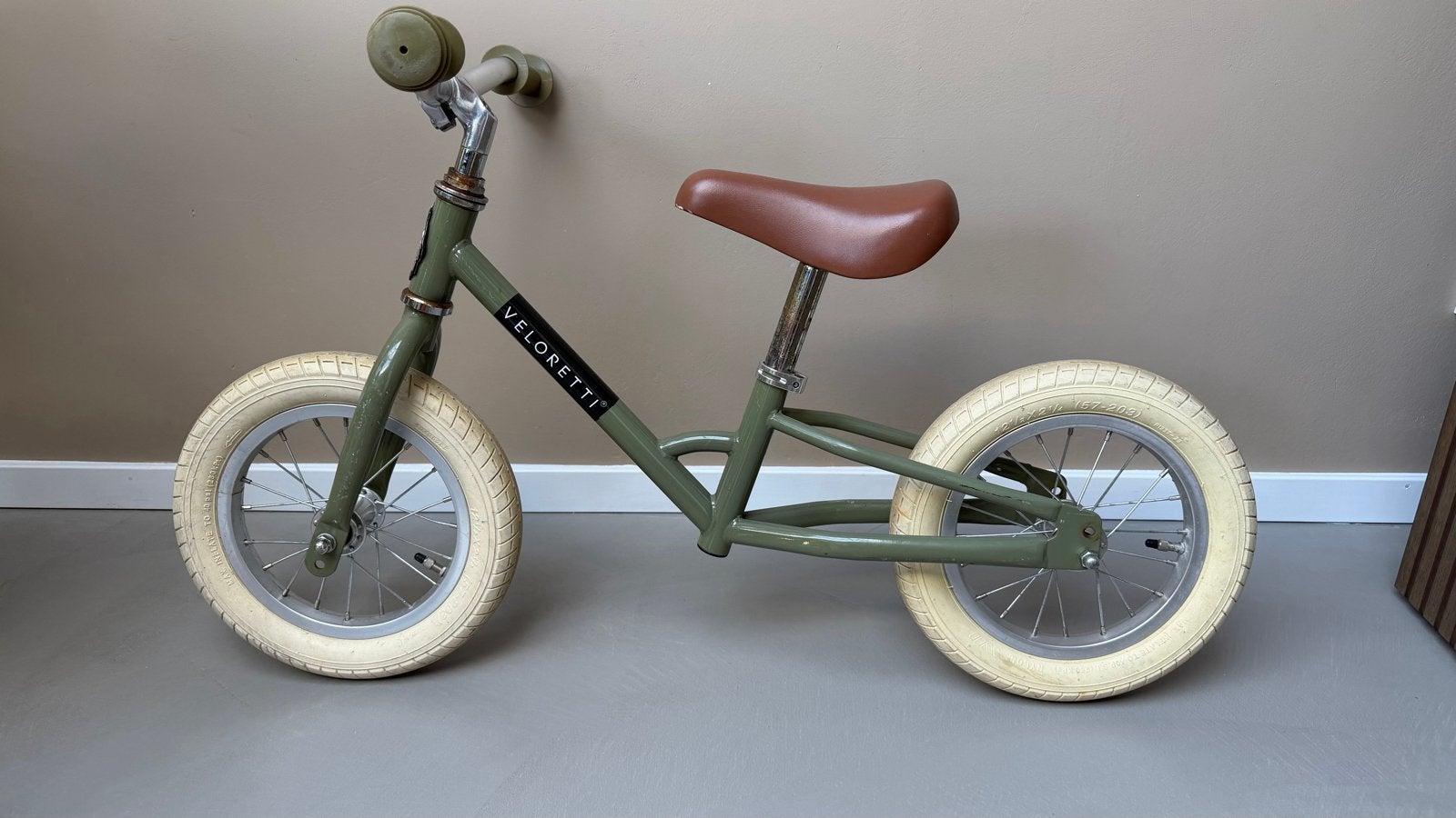 Veloretti loopfiets groen met bruin zadel, Kinderen en Baby's, Ophalen, Gebruikt, Loopfiets