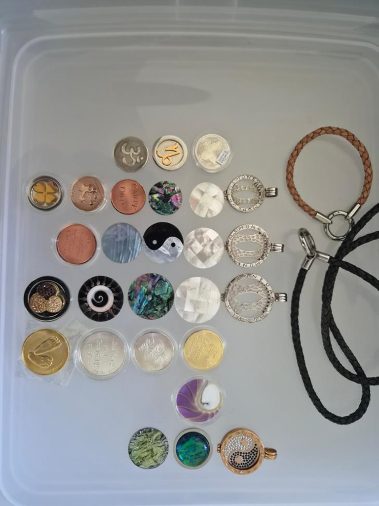 Mi Moneda sieraden set: hangers, munten, ketting en armband, Sieraden, Tassen en Uiterlijk, Ophalen of Verzenden, Zo goed als nieuw
