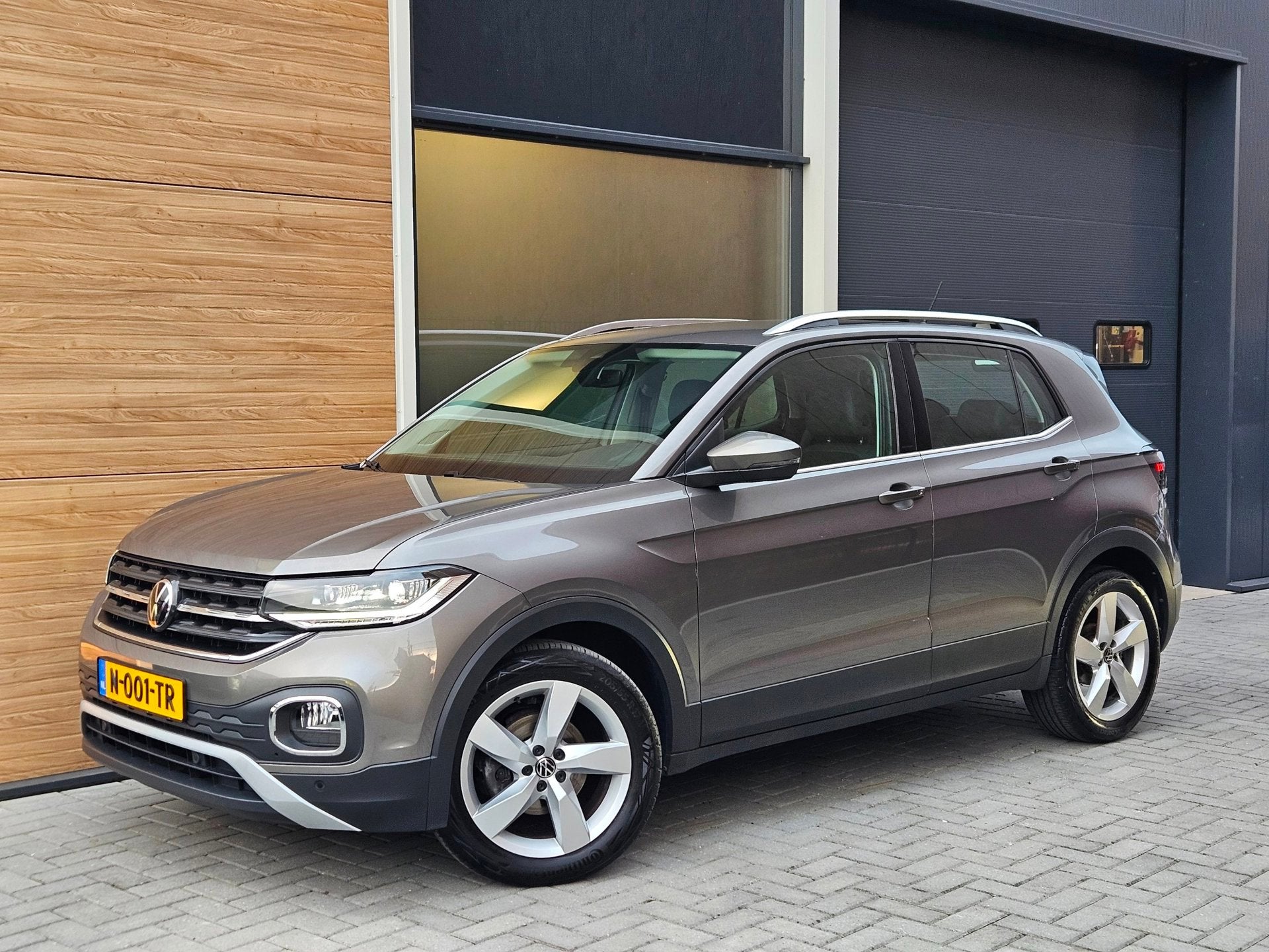 Volkswagen T-Cross 1.0 TSI Style LED ACC Carplay Trekhaak, Auto's, T-Cross, Gebruikt, Euro 6, Leder en Stof
