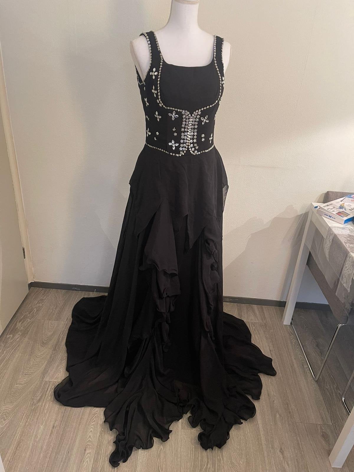 Elegante Zwarte Avondjurk met Strass Details, Kleding | Dames, Maat 38/40 (M), Zwart, Nieuw, Ophalen of Verzenden