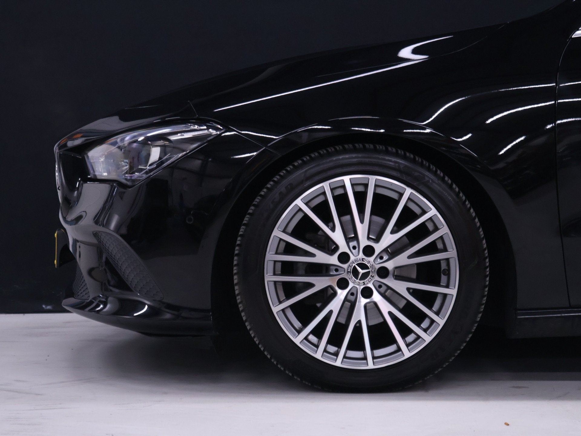 Mercedes-Benz CLA-Klasse 180 Business Luxury [SFEERVERLICHTI, Auto's, Mercedes-Benz, CLA, Gebruikt, 4 cilinders, Zwart