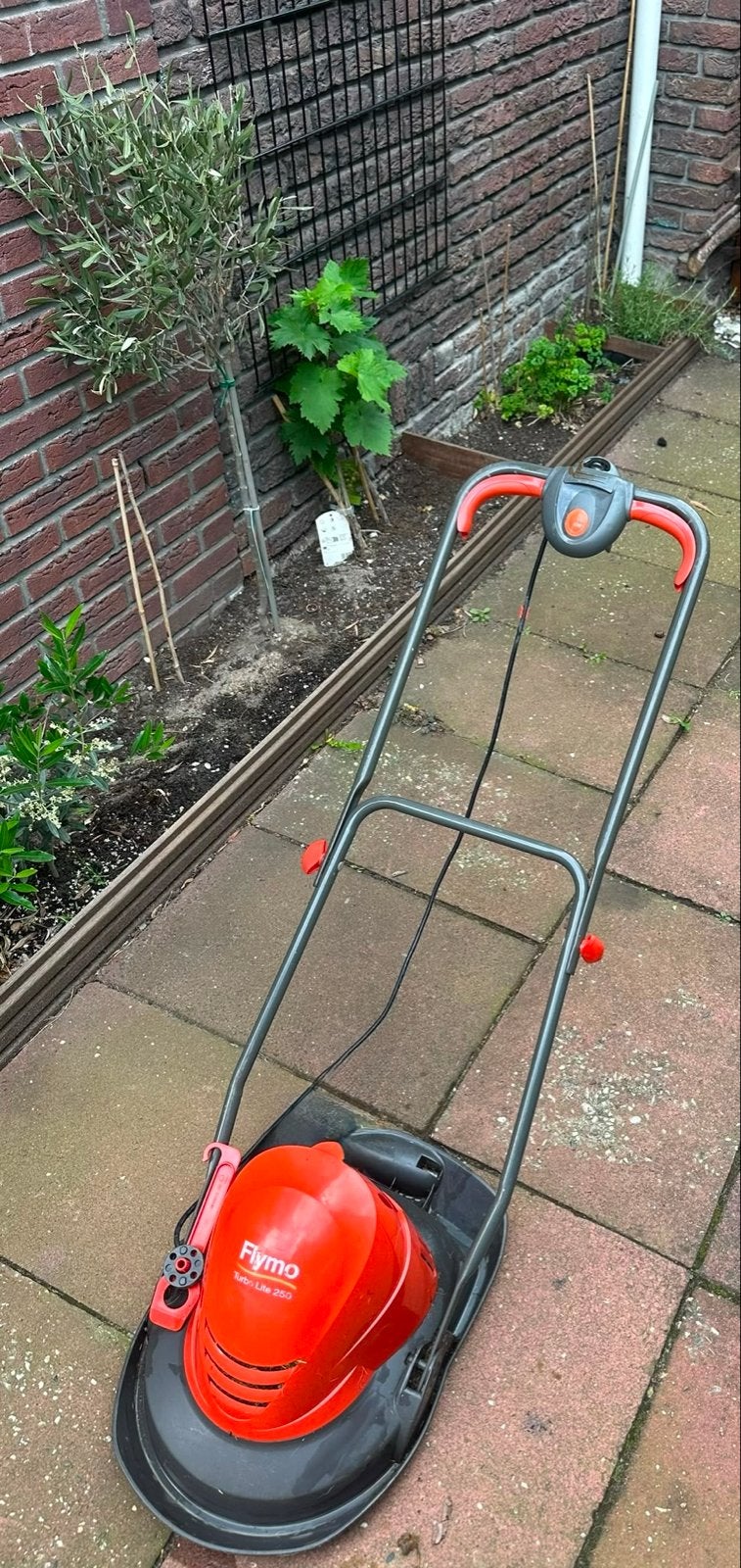 Flymo Turbo Lite 250 Elektrische Zweefmaaier / Grasmaaier, Tuin en Terras, Ophalen, Gebruikt, Elektrische grasmaaier, Minder dan 30 cm