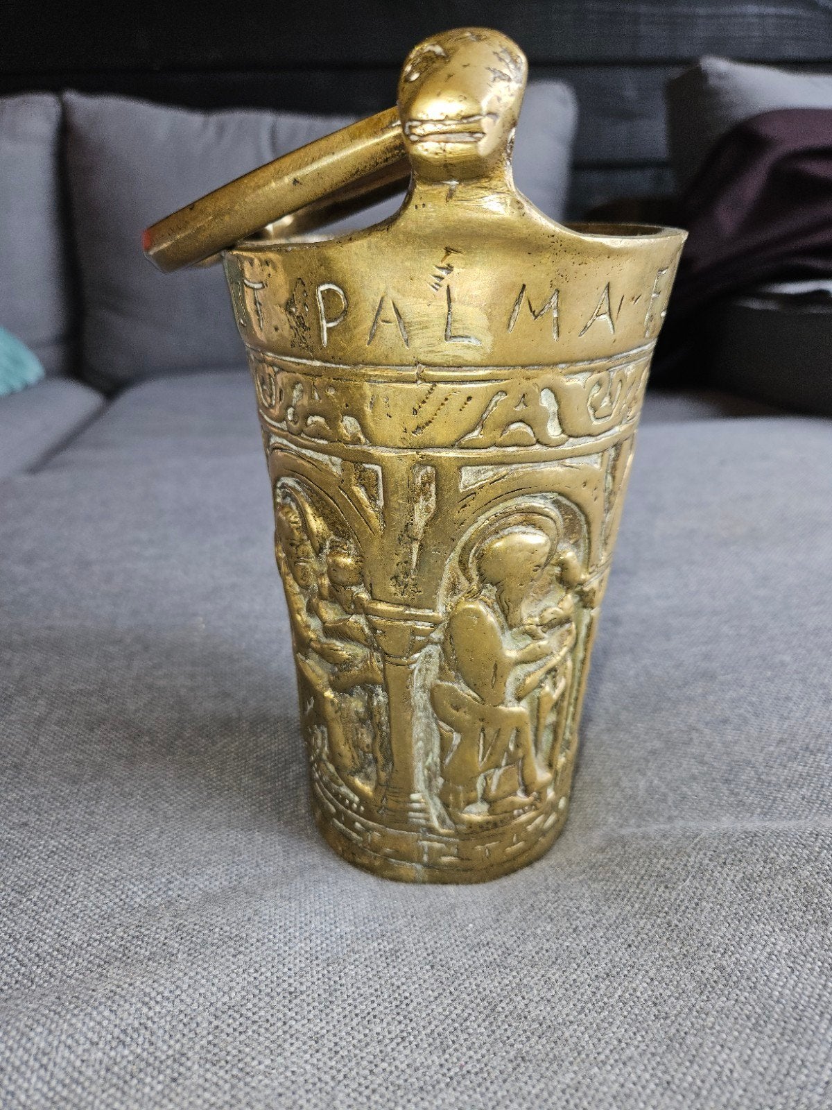 Antiek Bronzen/Messing Wijwatervat (Situla) met Reliëf, Antiek en Kunst, Antiek | Koper en Brons, Ophalen of Verzenden