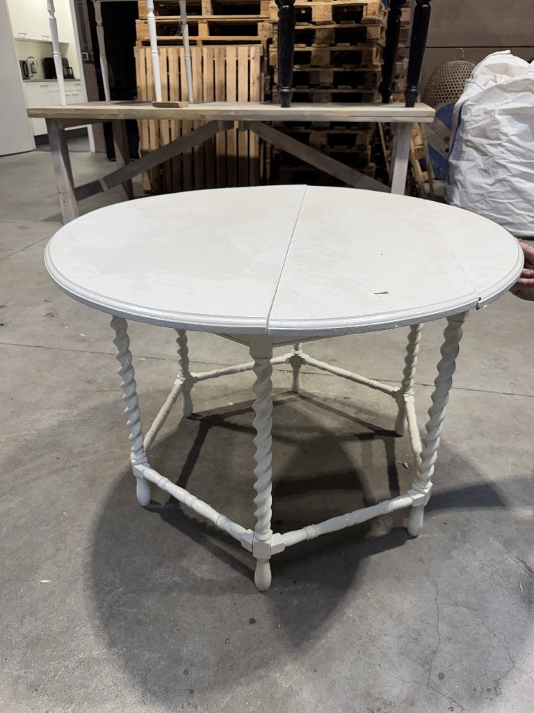 Ronde witte tafel met gedraaide poten, Huis en Inrichting, Ophalen, 50 – 75, Gebruikt, 50 tot 100 cm
