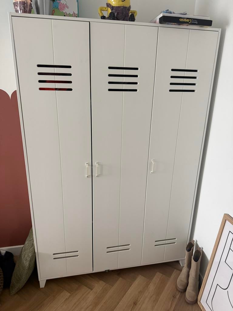 Prachtige VT Wonen Witte kledingkast, Huis en Inrichting, Kasten | Lockerkasten, Ophalen, Zo goed als nieuw, Stoer