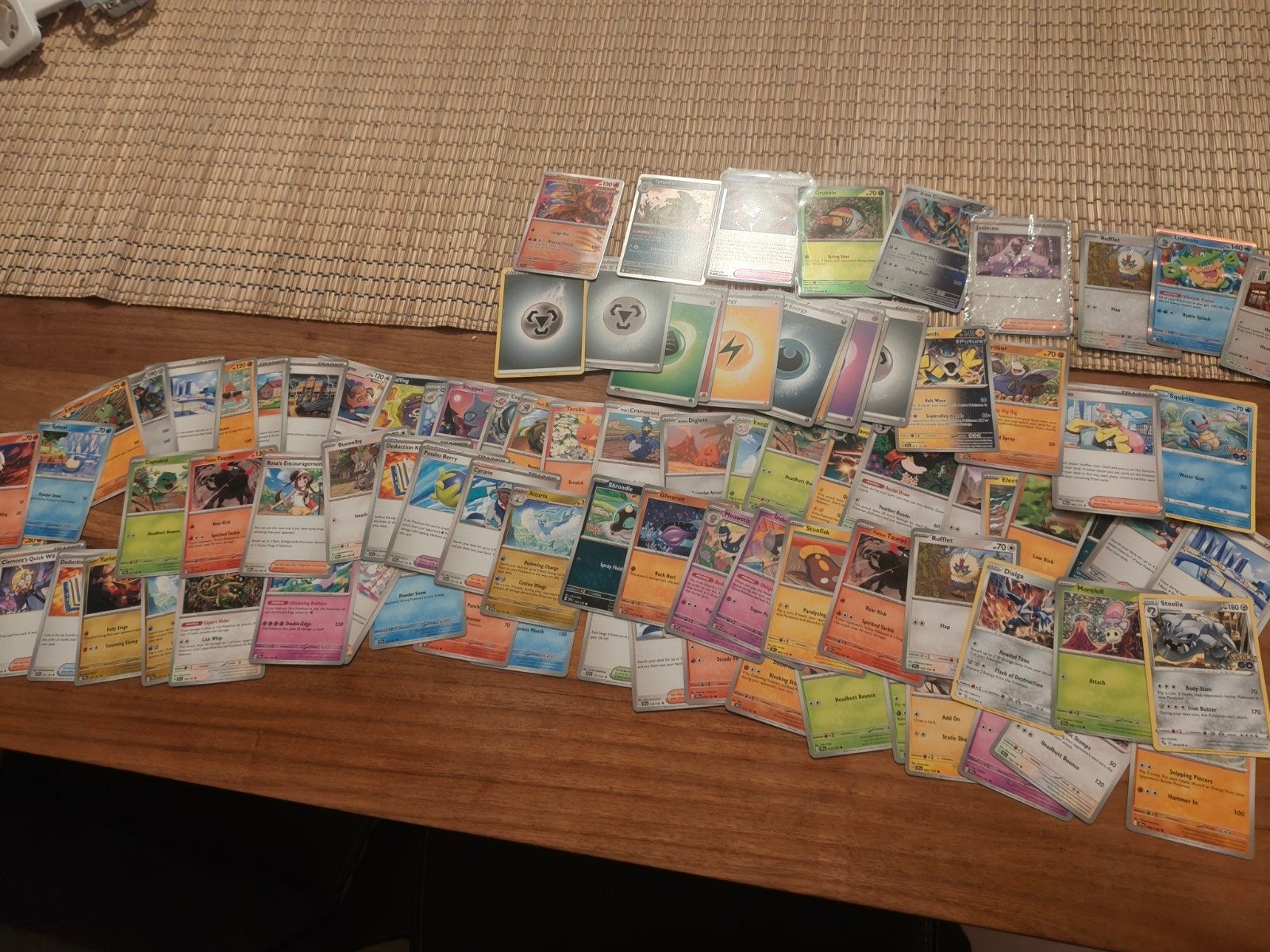 Pokémon kaarten 85 stuks diverse sets 10 glimmende, Ophalen of Verzenden, Zo goed als nieuw, Meerdere kaarten