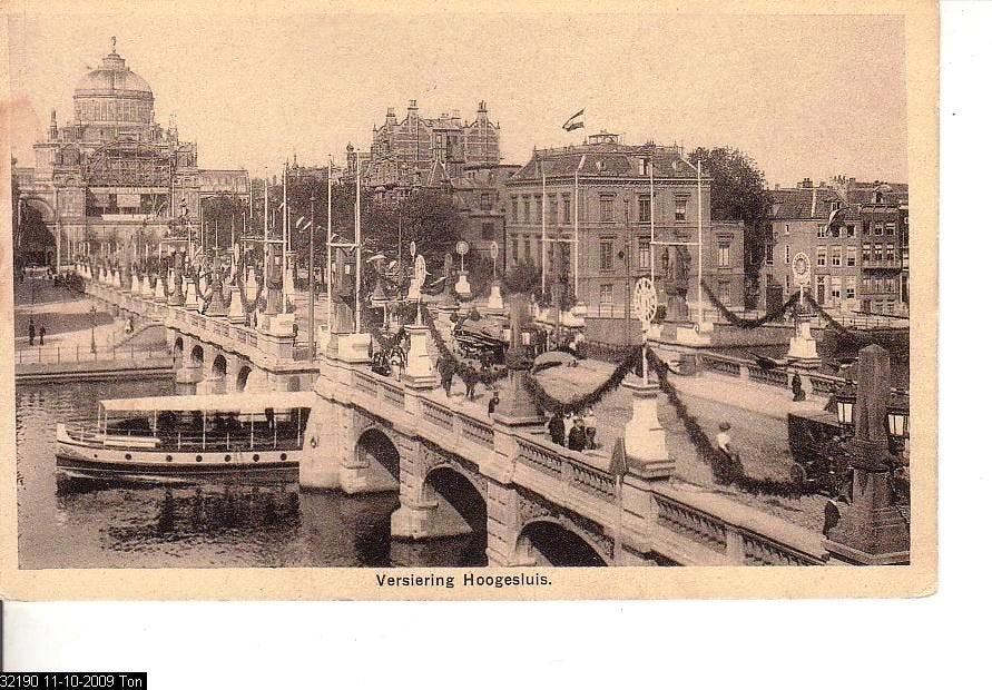 Ansichtkaart 	Amsterdam	Hooge Sluis 	met versiering, Verzenden, 1920 tot 1940, Ongelopen, Noord-Holland
