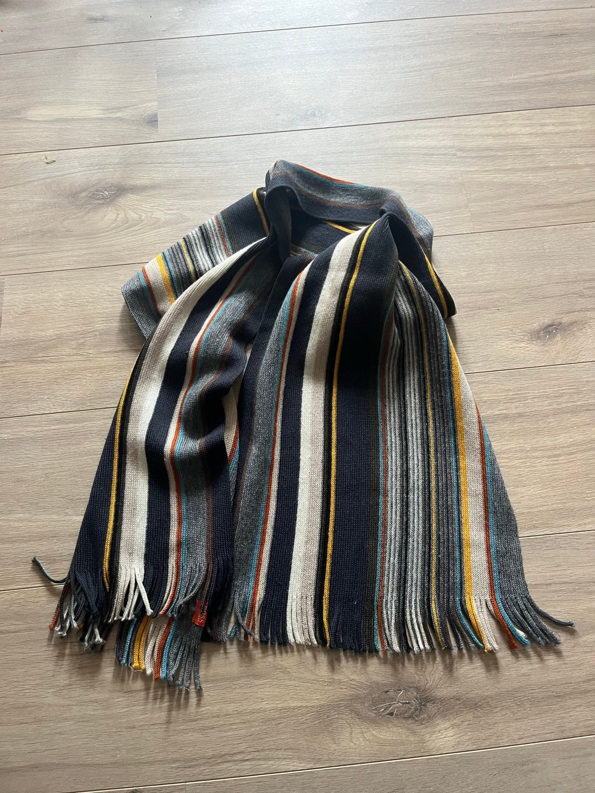 Hugo Boss Wollen Sjaal met Prachtige Kleuren, Ophalen of Verzenden, Zo goed als nieuw, Sjaal