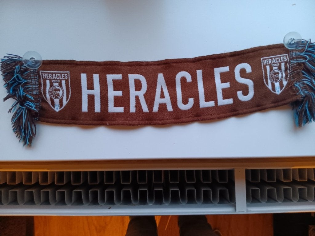 heracles almelo sjaal ( voor op de raam), Ophalen, Gebruikt, Overige binnenlandse clubs, Vaantje of Sjaal