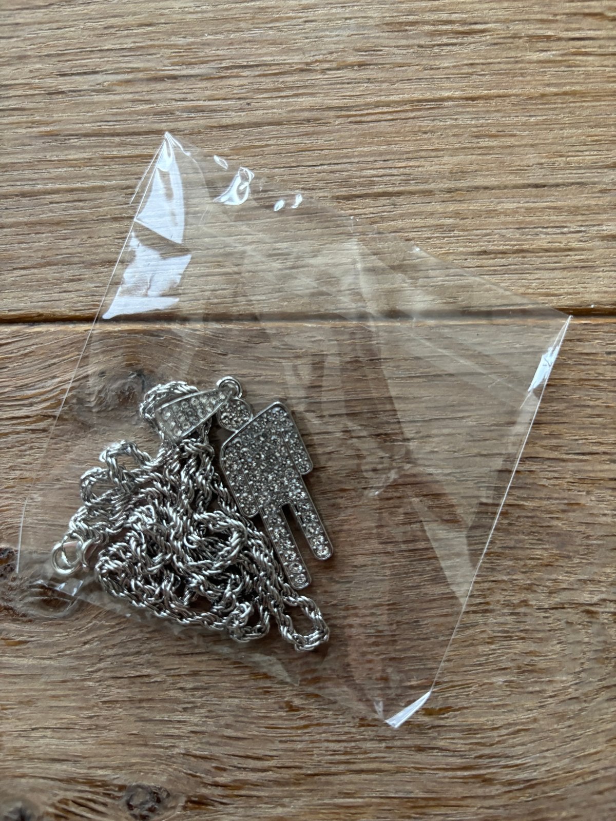 Zilverkleurige ketting met hanger Billie Eilish Blohsh, Nieuw, Ophalen of Verzenden, Zilver, Overige materialen