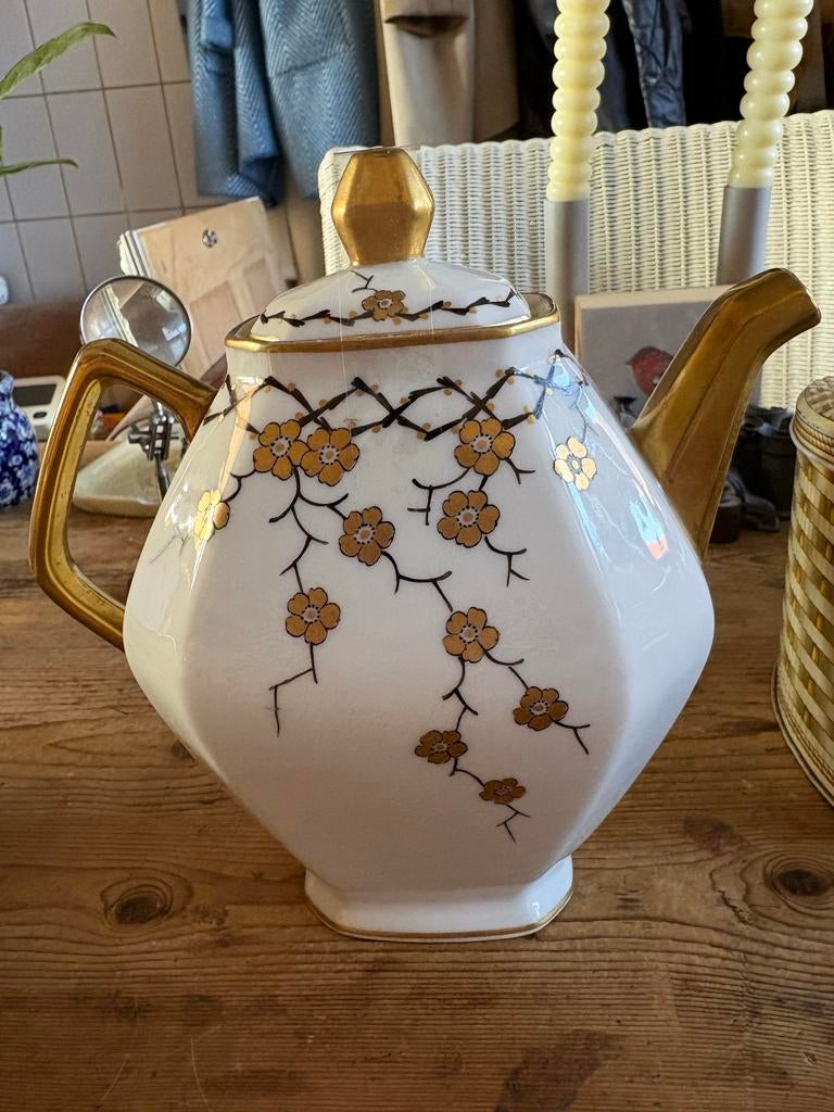 Limoges Antieke Theepot met Goudkleurige Bloemen 18 cm, Antiek en Kunst, Antiek | Servies los, Ophalen of Verzenden