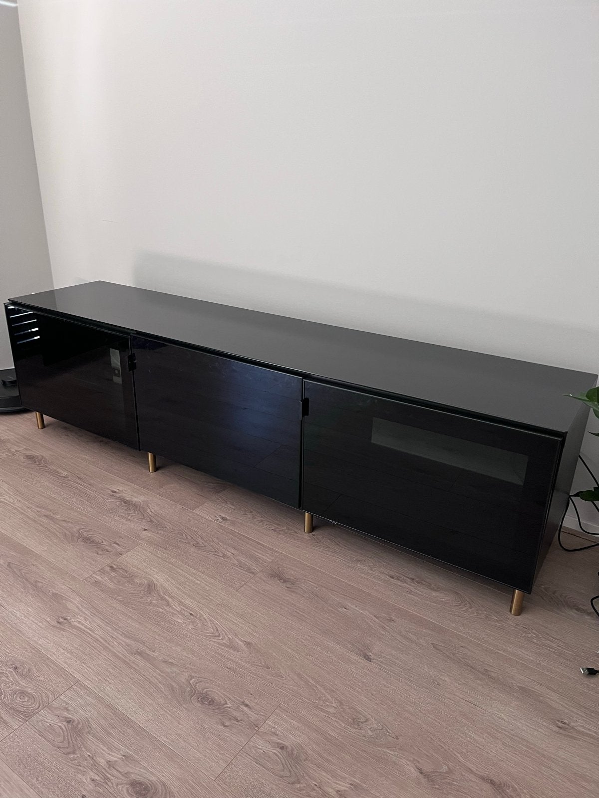 IKEA besta tv meubel, gouden poten zgan, Ophalen, 150 tot 200 cm, Zo goed als nieuw, Minder dan 100 cm