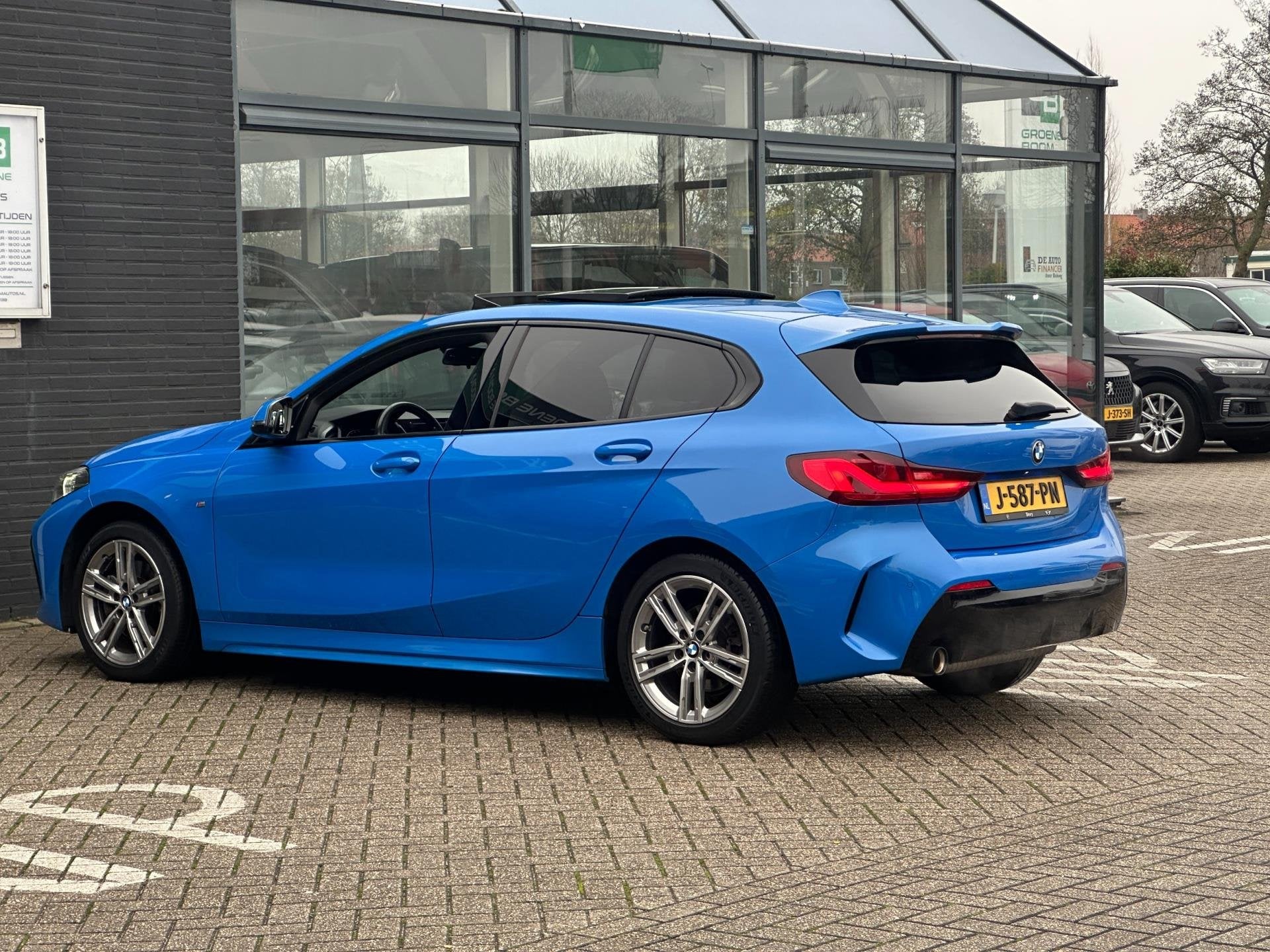 BMW 1-serie 118i Executive Edition/PANO-DAK/NAVI/CARPLAY/LED, Auto's, Dealer onderhouden, Gebruikt, Blauw, Bedrijf