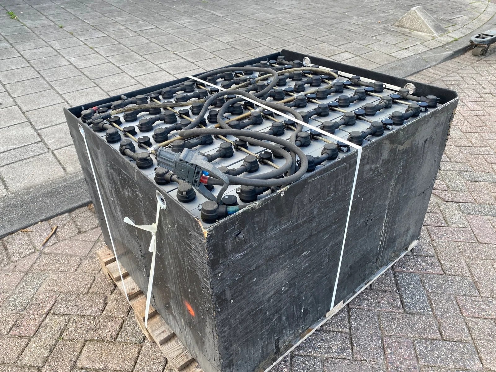Tab 80v 625ah ZO GOED ALS NIEUWE BATTERIJ / HEFTRUCK, Marconistraat 2
3133 KL  Vlaardingen, NL, Heftruck, Yilmaz Heftrucks, Elektrisch