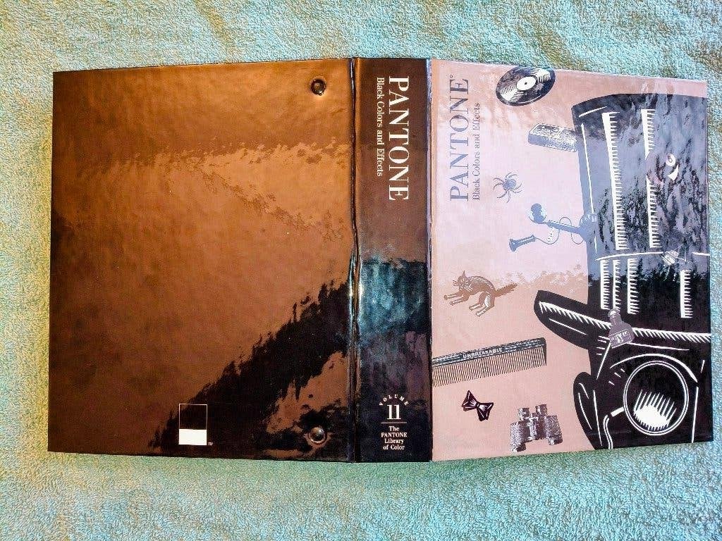 Pantone Black Colors & Effects Guide (Vol. 11) - Nieuwstaat, Ophalen of Verzenden, Zo goed als nieuw, Pantone
