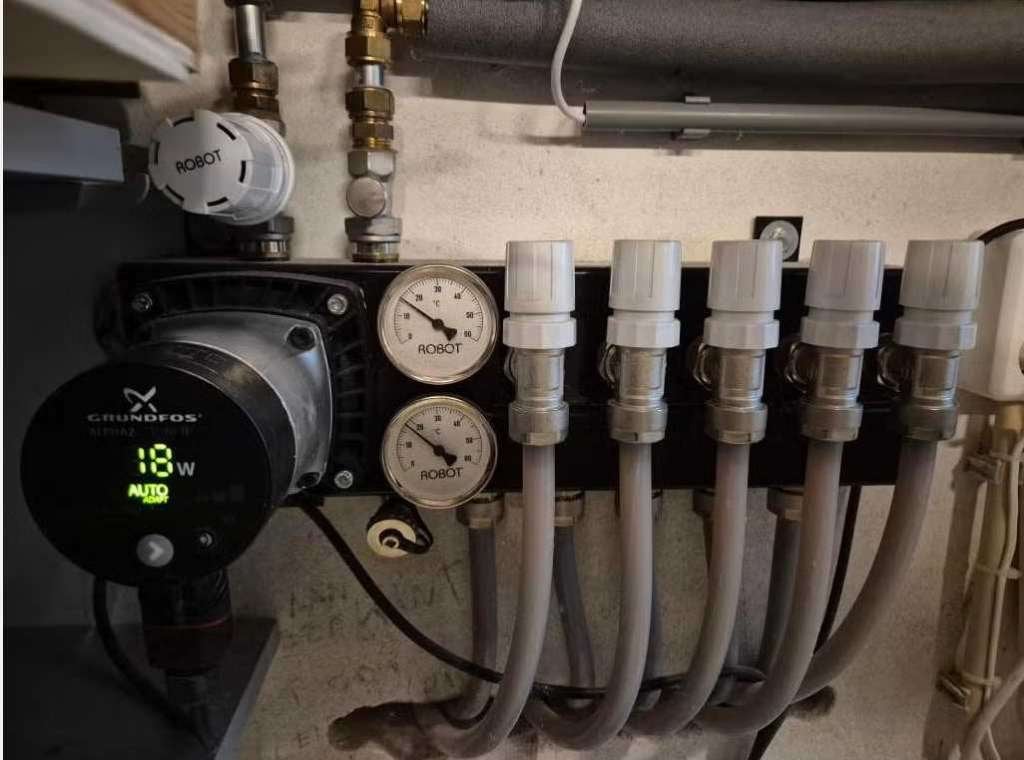 Vloerverwarmingsverdeler Robot, met Grundfos Alpha 2 pomp, Ophalen, Gebruikt, Minder dan 30 cm, Overige typen
