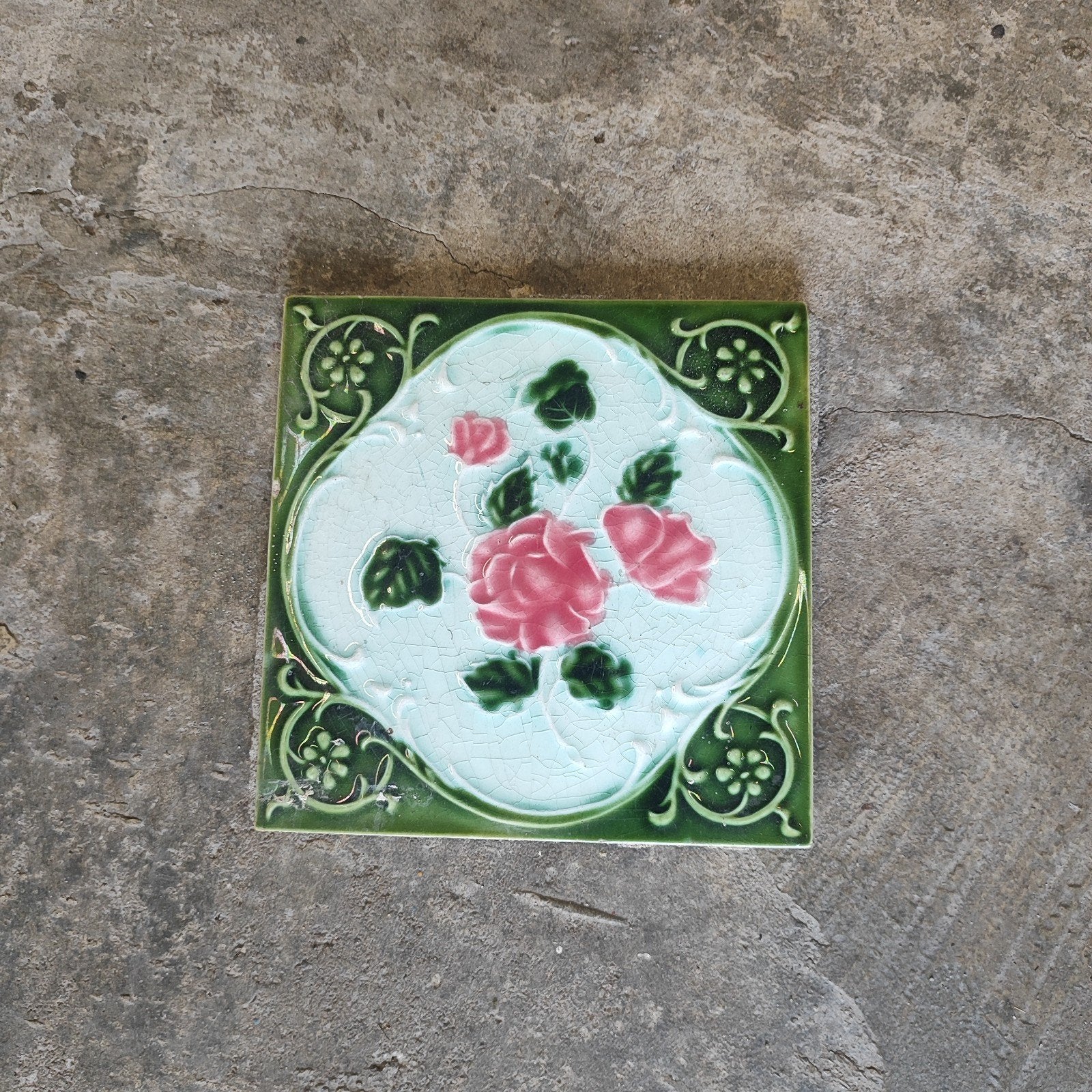 Antieke tegel met rozenmotief, Antiek en Kunst, Ophalen of Verzenden