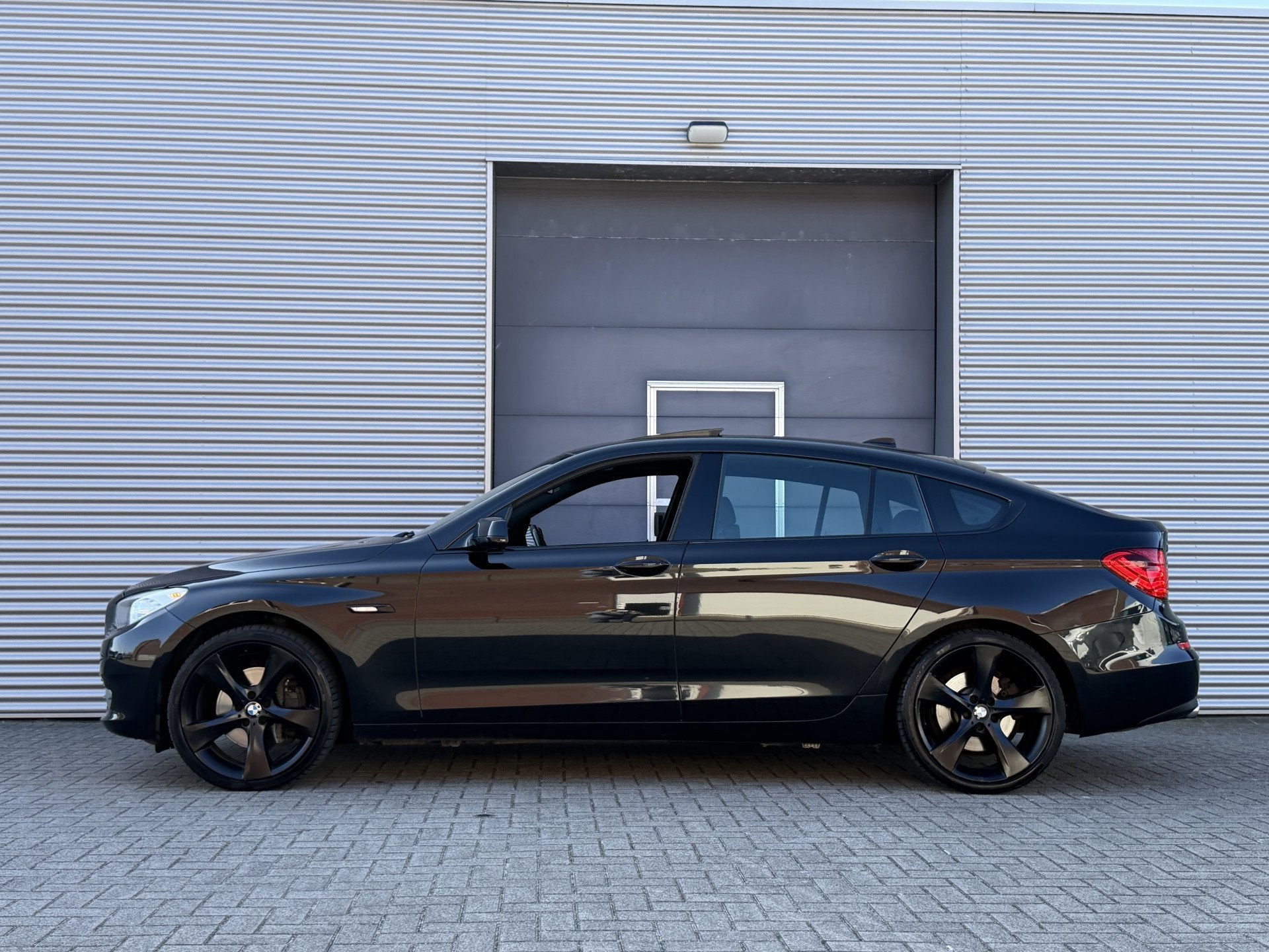 BMW 5 Serie Gran Turismo 530d High Executive I Aut. I Leder, Auto's, BMW, Automaat, Euro 5, Gebruikt, Zwart